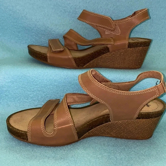 CLARKS COLLECTION Cushion Soft wedges basket weave look velcro closures size 9 - Picture 2 of 9